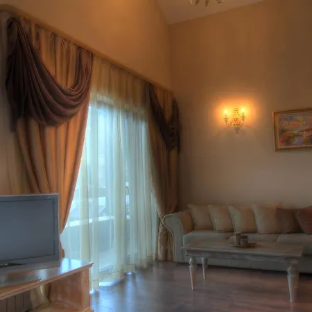 Iva & Elena Hotel 3*