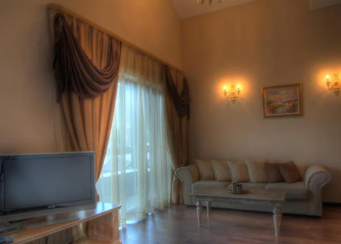 Iva & Elena Hotel 3*